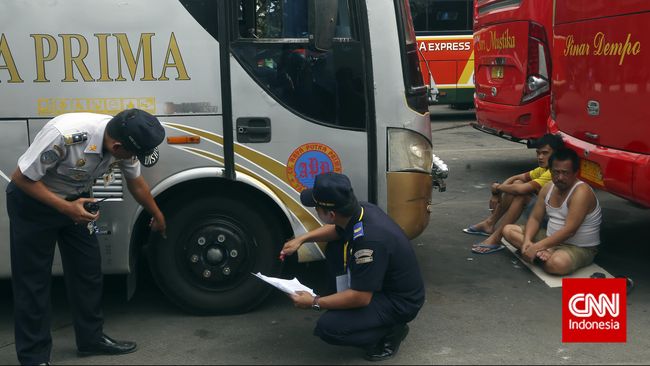 Terminal Siapkan Bus Cadangan Antisipasi Pemudik Lebaran Hal itu tetap akan dilakukan Dinas Perhubungan meskipun diprediksi pemudik lebaran 2016 menurun.