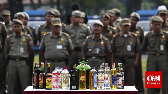 APIDMI menilai pihak yang paling diuntungkan dengan naiknya bea masuk minuman beralkohol adalah oknum yang selama ini melindungi para penyelundup.