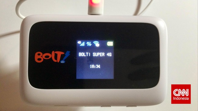Internux selaku pengelola layanan Bolt kembali meluncurkan produk mobile Wi-Fi terbaru yang diberi nama Hydra dan kali ini dilengkapi dengan layar informatif.