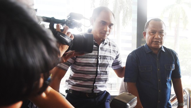 Kuasa hukum bupati Morotai, Achmad Rifai menilai KPK sengaja mengulur waktu.