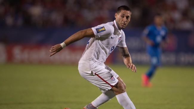 Dua gol sundulan Clint Dempsey ke gawang Honduras untuk kemenangan 2-1 membuat tim AS mengangkat kepala pada akhir laga awal Piala Emas 2015 di negara tersebut.