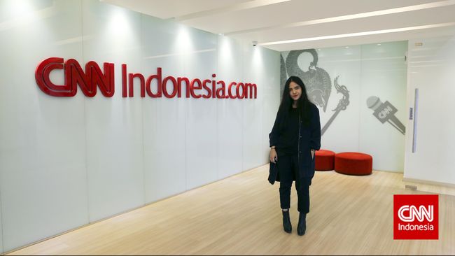 Neonomora melibatkan musisi yang pernah membantu album Paul McCartney, Vampire Weekend, Bjork, Esperanza Spalding, dan Adam Lambert.