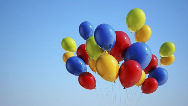 Booria akhirnya membeli seratus balon helium melalui internet dan sebuah kursi taman seharga US$ 15,8 atau setara Rp 210 ribu.
