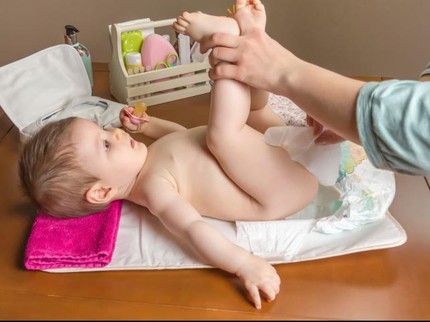 Perlu Tahu Nih, Soal Warna dan Bentuk Feses Bayi