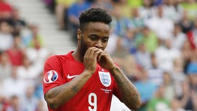 Sterling Terancam 'Membusuk' di Bangku Cadangan
