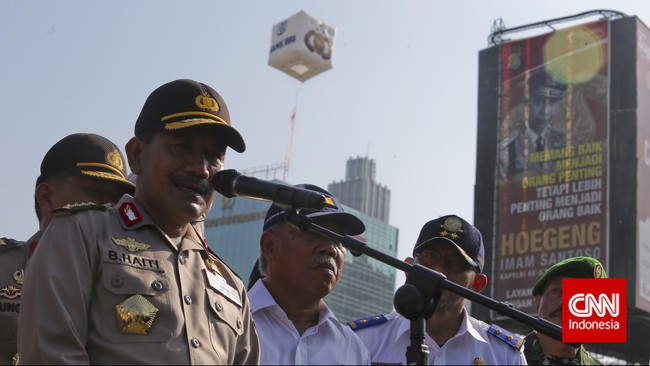 Keputusan ini disebut Kapolri Jenderal Polisi Badrodin Haiti diambil dalam rapat terbatas soal pilkada serentak. Proses hukum dilanjutkan lagi usai pilkada.