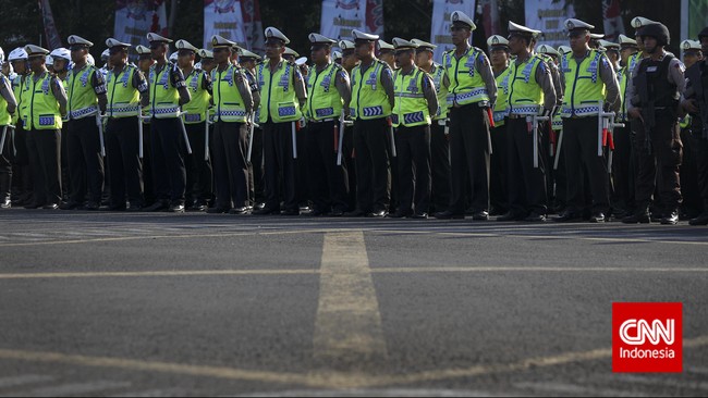 Kantor Polres yang ada saat ini di Kramat Raya sudah tidak layak dan jadi penyebab kemacetan. Rencananya kantor baru akan dipindahkan ke Kemayoran.