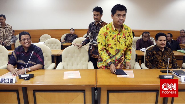 "Resiko kalau teknis pendaftaraan tidak bersamaan bisa kacau nanti," tutur Komisioner Komisi Pemilihan Umum (KPU) Ferry Kurnia.