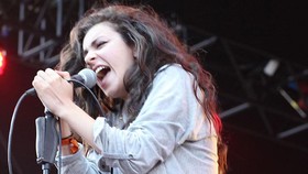 Album ke-tiga Charli XCX akan Lebih Pop dan Elektronik