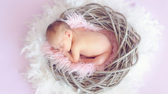 Ada kalanya, pernik bayi yang tidak terlalu dibutuhkan—namun terlihat lucu—pun dibeli oleh calon ibu, dan pada akhirnya malah tidak digunakan.