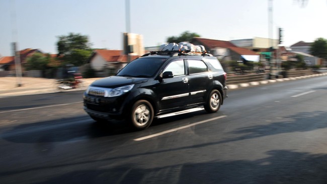 Sejak Tol Cipali beroperasi, jalur pantura lengang ditinggal pemudik. Jalur bersejarah itu dibangun di atas ribuan tumpukan mayat.