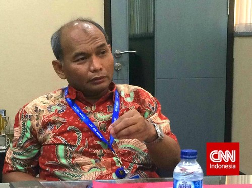 Djoko Siswanto, Direktur Pengusahaan Hulu Minyak dan Gas Bumi Kementerian Energi dan Sumber Daya Mineral (ESDM) saat berbincang dengan wartawan di kantornya, Rabu (8/7). (CNN Indonesia/Diemas Kresna Duta)