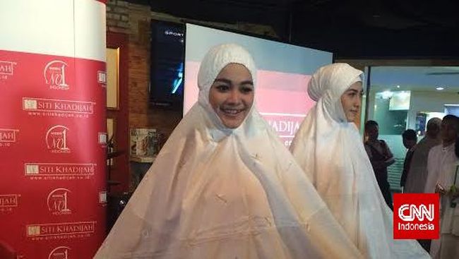 Banyak perempuan kesulitan merawat mukena yang seharusnya juga bersih ketika beribadah.