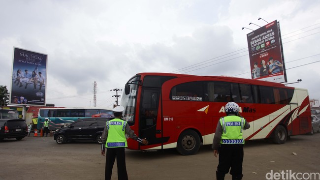Untuk mengantisipasi pengamanan pihak Polda Metro Jaya telah mempersiapkan 6.984 personel gabungan dalam Operasi Ketupat Jaya 2015.