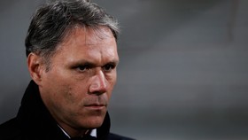 Van Basten Angkat Suara Soal Pelatih Milan