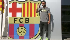 Arda Turan Tolak Tanda Tangan Kostum Barca