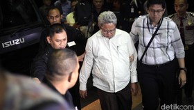 KPK Tetapkan Tiga Hakim PTUN Medan Tersangka Suap Bansos