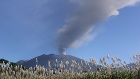 Gunung Raung Waspada, Embusan Gas 400 Meter di Atas Kawah