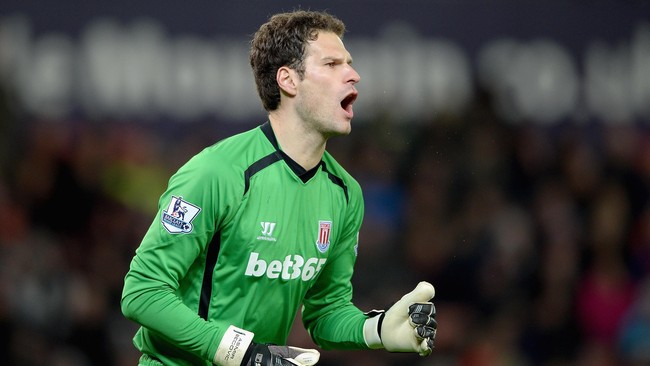 Chelsea rekrut penjaga gawang Stoke City, Asmir Begovic untuk menjadi pelapis kiper utama mereka yang beralih dari Petr Cech ke pemain muda, Thibaut Courtois.