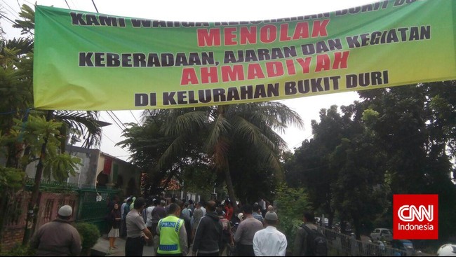 Hari ini merupakan batas akhir waktu yang diberikan Bupati Bangka kepada pengikut Ahmadiyah untuk angkat kaki dari rumahnya sendiri.