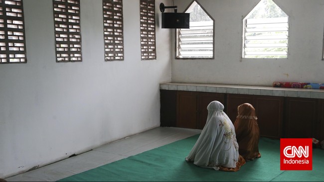 Kantor Kemenag di seluruh Indonesia kini dapat digunakan sebagai rumah ibadah sementara bagi para pemeluk agama.