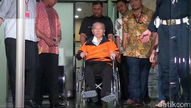 Terdakwa Hasan Widjaja menerima vonis hakim Pengadilan Tipikor, namun akan berupaya meminta remisi bagi terpidana lanjut usia.