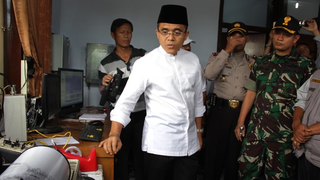 Beberapa petahana seperti Bupati Banyuwangi dan Bupati Kutai Kertanegara bahkan menang telak dari para pesaing mereka dalam Pilkada serentak.