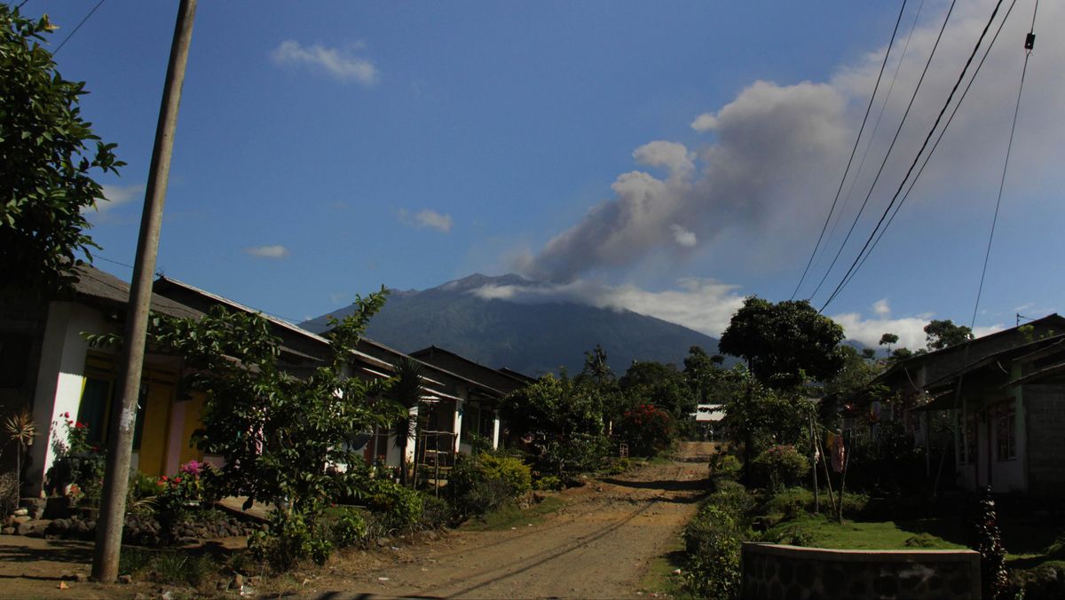 4 Gunung Api Terdeteksi Erupsi Hari Ini, Gunung Raung hingga Dukono