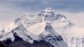Puncak Cartensz dan Sejarah di Baliknya