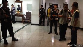 OC Kaligis dan Gubernur Sumut Gatot Mangkir Pemeriksaan KPK