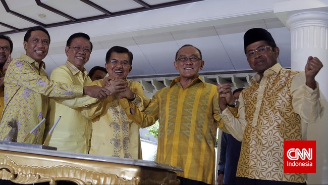 Salah satu kesepakatan adalah jika ada dua calon dari Golkar yang tak bisa diputuskan dengan musyawarah, maka dilakukan survei atau cara demokratis.