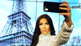 Senjata Rahasia Kim Kardashian untuk Foto Selfie Sempurna
