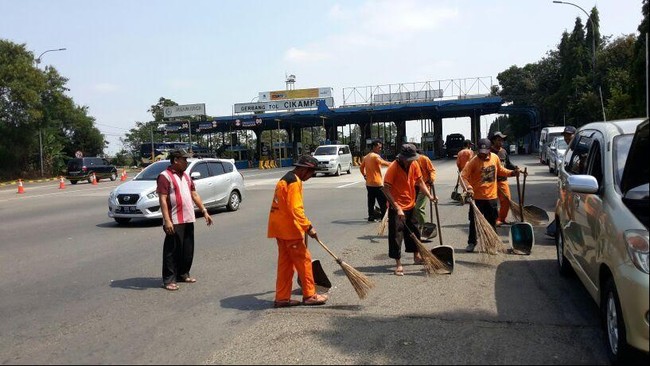 Untuk mempertahankan kenyamanan seluruh penduduk Jakarta, Pemprov akan mengerahkan 36 unit truk sampah dan 13 ribu Pekerja Lepas Harian