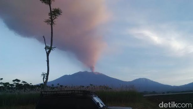 Penambahan kereta api diminta untuk tujuan Surabaya-Banyuwangi dan kapal laut dari dan menuju Bali serta Lombok.