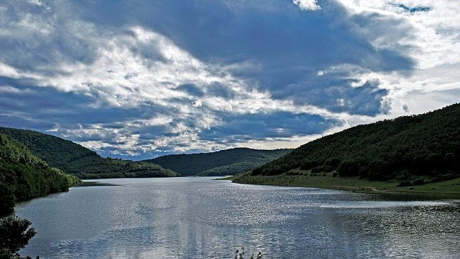 Pemerintah Kosovo menyetop sokongan persediaan air di ibu kota Pristina menyusul adanya ancaman dari kelompok militan ISIS yang akan meracuni danau Badovc.