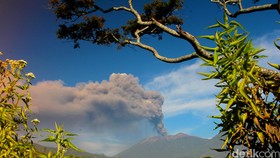Alarm Gunung Raung Tak Sebagus Merapi, Warga Pakai Kentungan