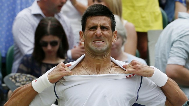 "Seseorang sungguh-sungguh 'menikmati hidupnya di antara lapangan tenis," demikian protes kekesalan Novak Djokovic terhadap perokok ganja yang menggangunya.