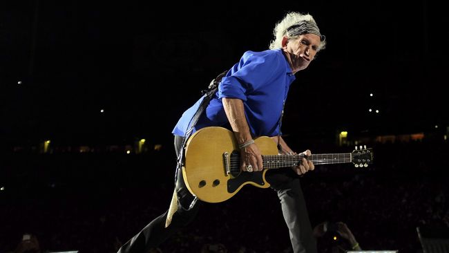 Meski masih segar bugar gitaris Rolling Stones Keith Richards sudah menulis surat wasiat yang meminta anaknya menghisap abu jasadnya setelah dikremasi.