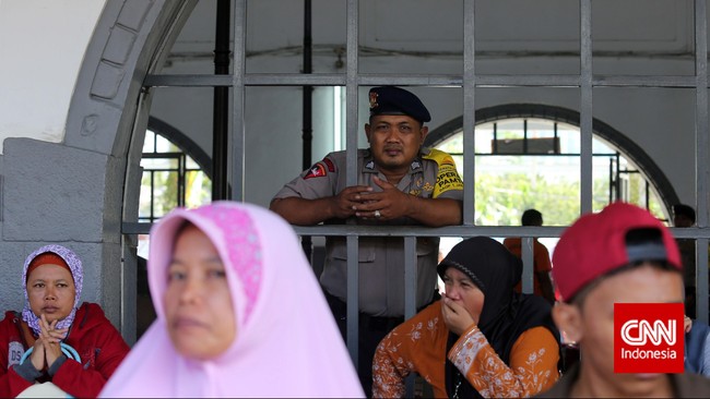 Pembeli sabu akan mengambil barang pesanan di tempat yang telah ditentukan tanpa harus bertatap muka dengan kurir.