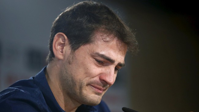 Pihak Madrid langsung unfollow Twitter Iker Casillas sekitar satu jam setelah kiper timnas Spanyol itu melakukan konferensi kepindahannya ke FC Porto.