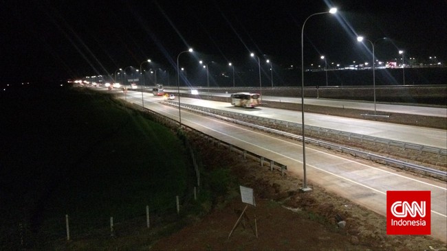 Arus balik setelah liburan panjang di ruas jalan tol Cipali dan Palimanan-Kanci, Cirebon, Jawa Barat, ramai lancar tanpa ada antrean kendaraan.