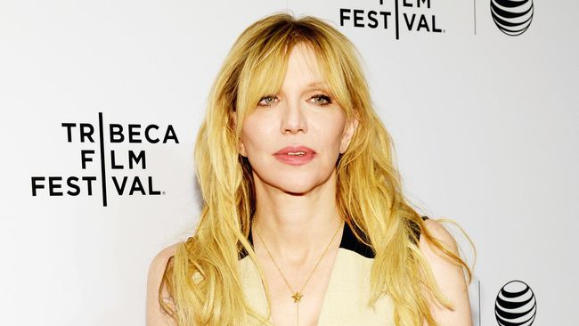 Courtney Love menganggap musik rock tidak lagi banyak digemari, harus ada inovasi atau band baru untuk menyelamatkannya.