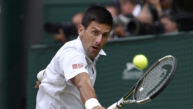 Setelah ronde pertama Wimbledon, petenis nomor satu dunia Novak Djokovic iseng mengganggu jumpa pers petenis Bulgaria Grigor Dimitrov.