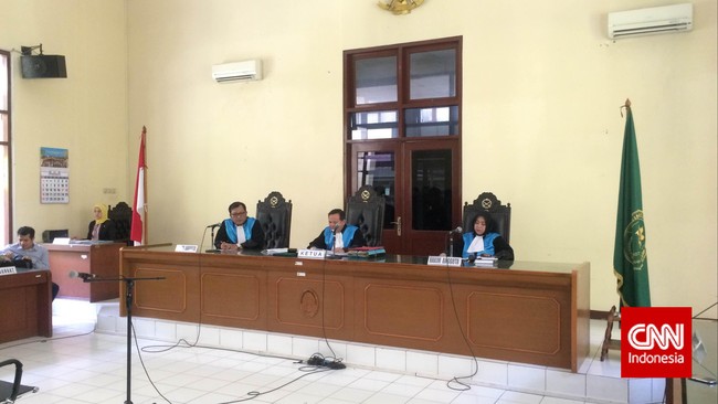 PTUN mengabulkan gugatan PSSI terhadap SK Menpora sehingga Kemenpora kini wajib mencabut surat sanksi administratif yang diberikan kepada PSSI tersebut.