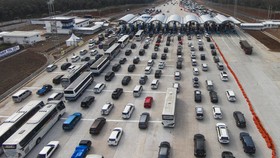 Antrean Kendaraan di Gerbang Tol Cikopo Capai 7 Km