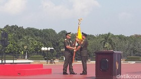 Moeldoko Serahkan Tongkat Komando TNI ke Jenderal Gatot