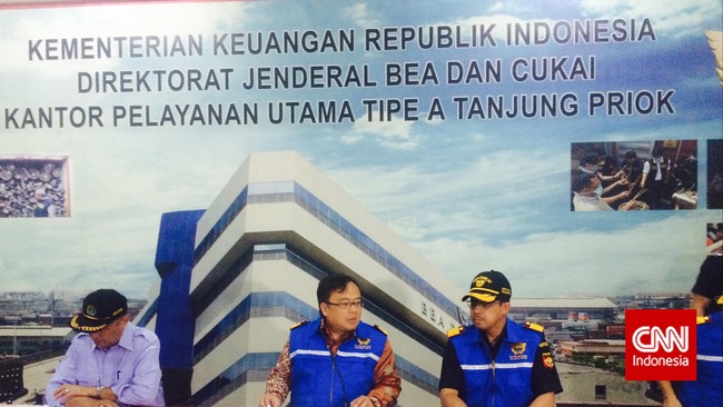 Hingga Sptember 2015 Ditjen Bea dan Cukai baru mengumpulkan penerimaan negara hampir Rp115 triliun atau 59 persen dari target Rp194,99 triliun di APBNP 2015.