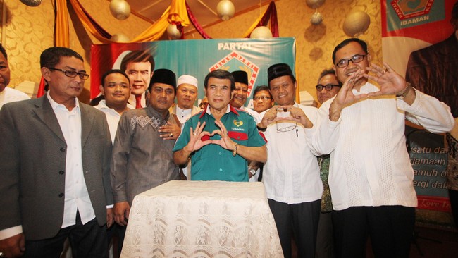 Saat dulu masih menjadi kader PPP, Rhoma Irama dikenal sebagai kader yang sangat militan membela partai Kabah. Dinilai bisa angkat pamor partai Kabah.