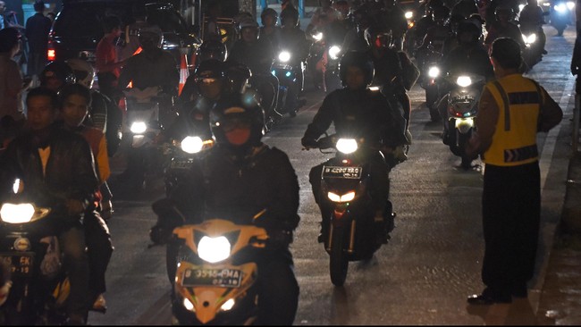 Polri menyebut kecelakaan sepeda motor saat arus mudik disebabkan penerangan jalan yang minim dan konsentrasi pengendara yang terganggu akibat kelelahan.