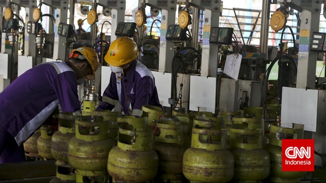 Pemerintah menugaskan PT Pertamina (Persero) untuk mendistribusikan 25 ribu paket perdana LPG tiga kg untuk nelayan kecil di 18 wilayah pada tahun 2018.